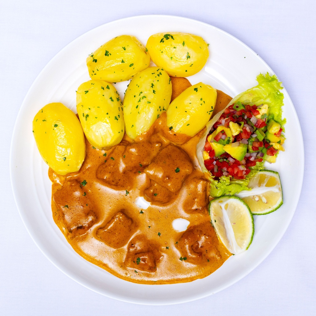 CHICKEN CURRY WITH PARSELY POTATO