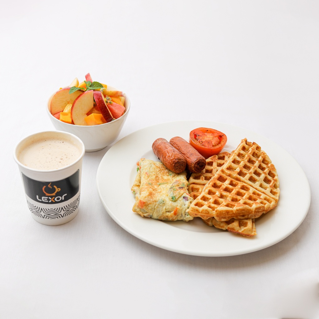 WAFFLE BREAKFAST COMBO