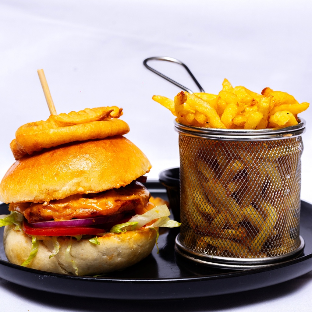 BURGER - GRILLED CHICKEN BURGER WITH CHIPS